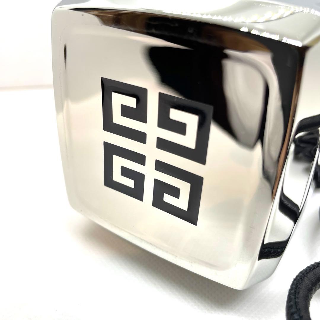 GIVENCHY シルバー　ウォーターボトル（水筒）