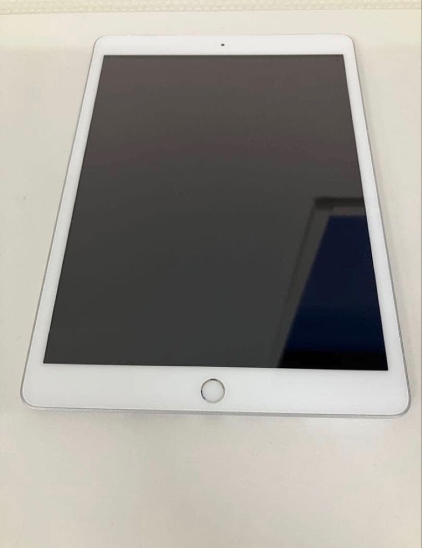 iPad 第8世代 シルバー セルラーモデル