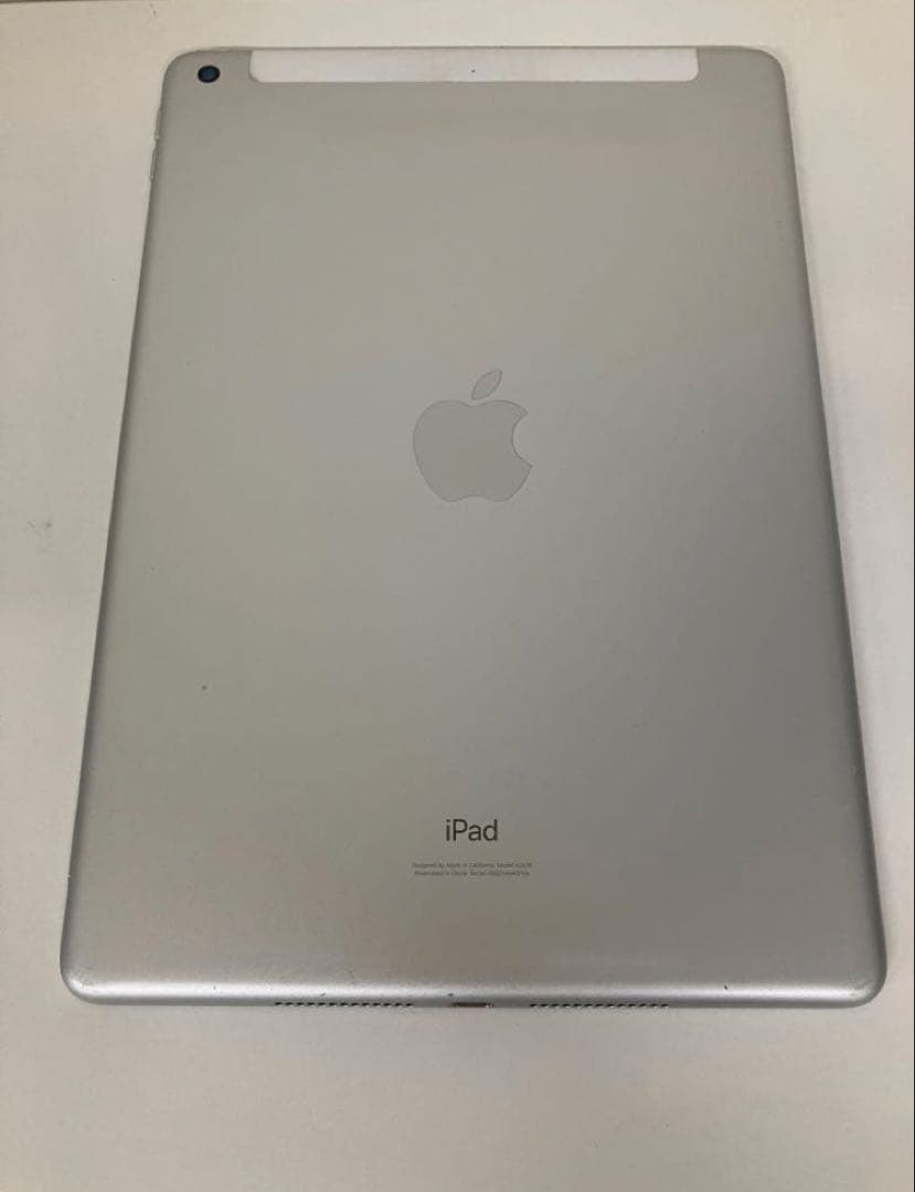 iPad 第8世代 シルバー セルラーモデル