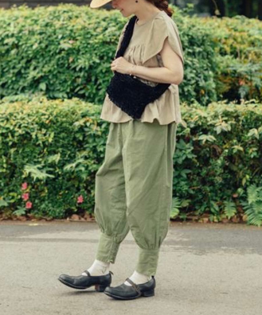 未使用R&D.M.CO- Ecru et pousse フリルボディバッグ(黒)