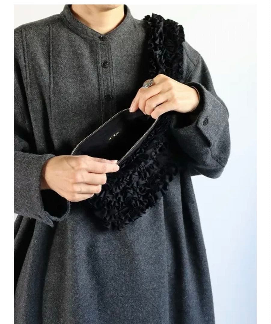 未使用R&D.M.CO- Ecru et pousse フリルボディバッグ(黒)