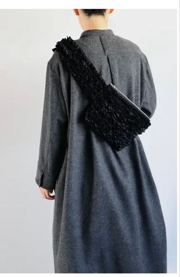 未使用R&D.M.CO- Ecru et pousse フリルボディバッグ(黒)