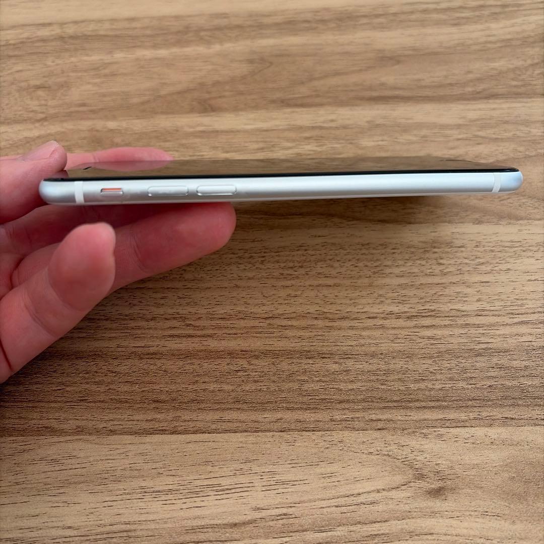 iPhone SE第2世代　64GB ホワイト