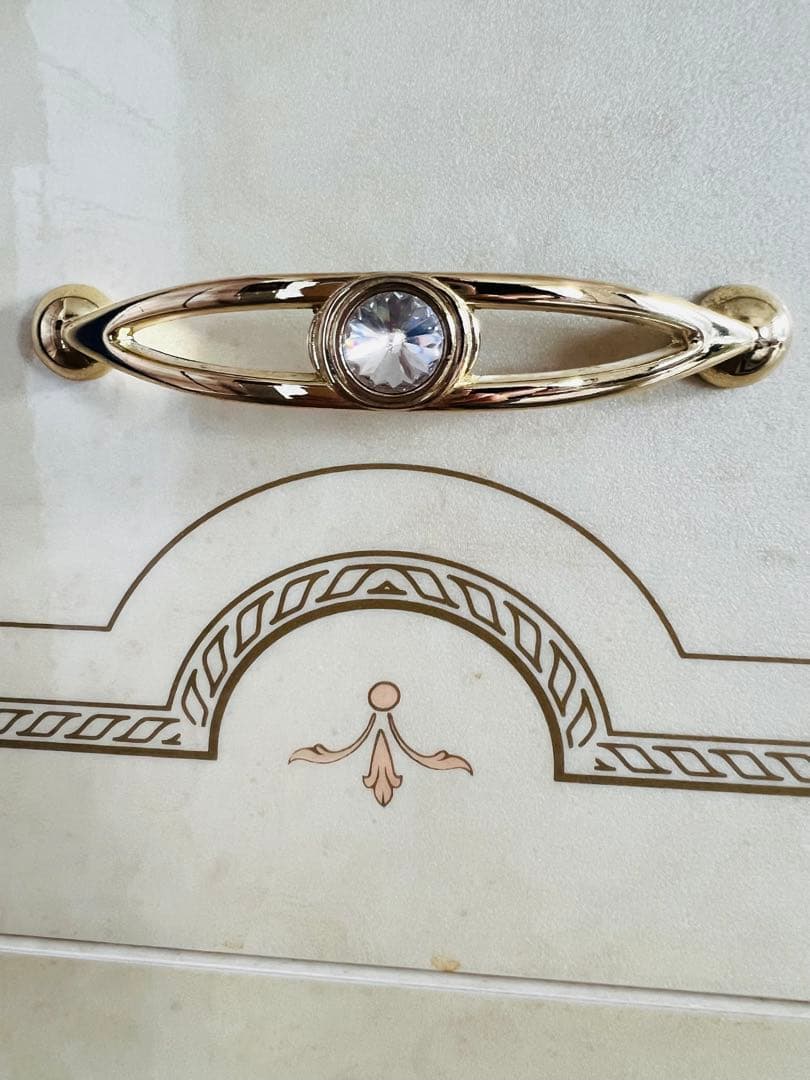 イタリア製　サルタレッリ　 フローレンス　アイボリーの装飾的　３段チェスト