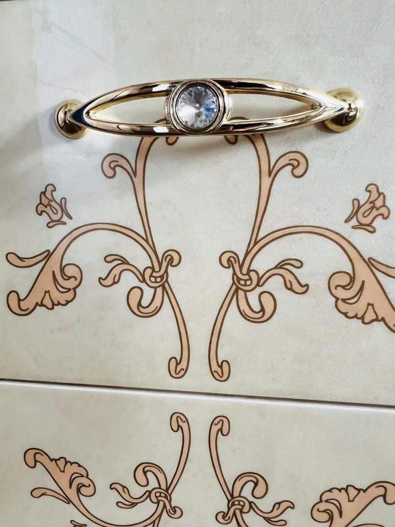 イタリア製　サルタレッリ　 フローレンス　アイボリーの装飾的　３段チェスト