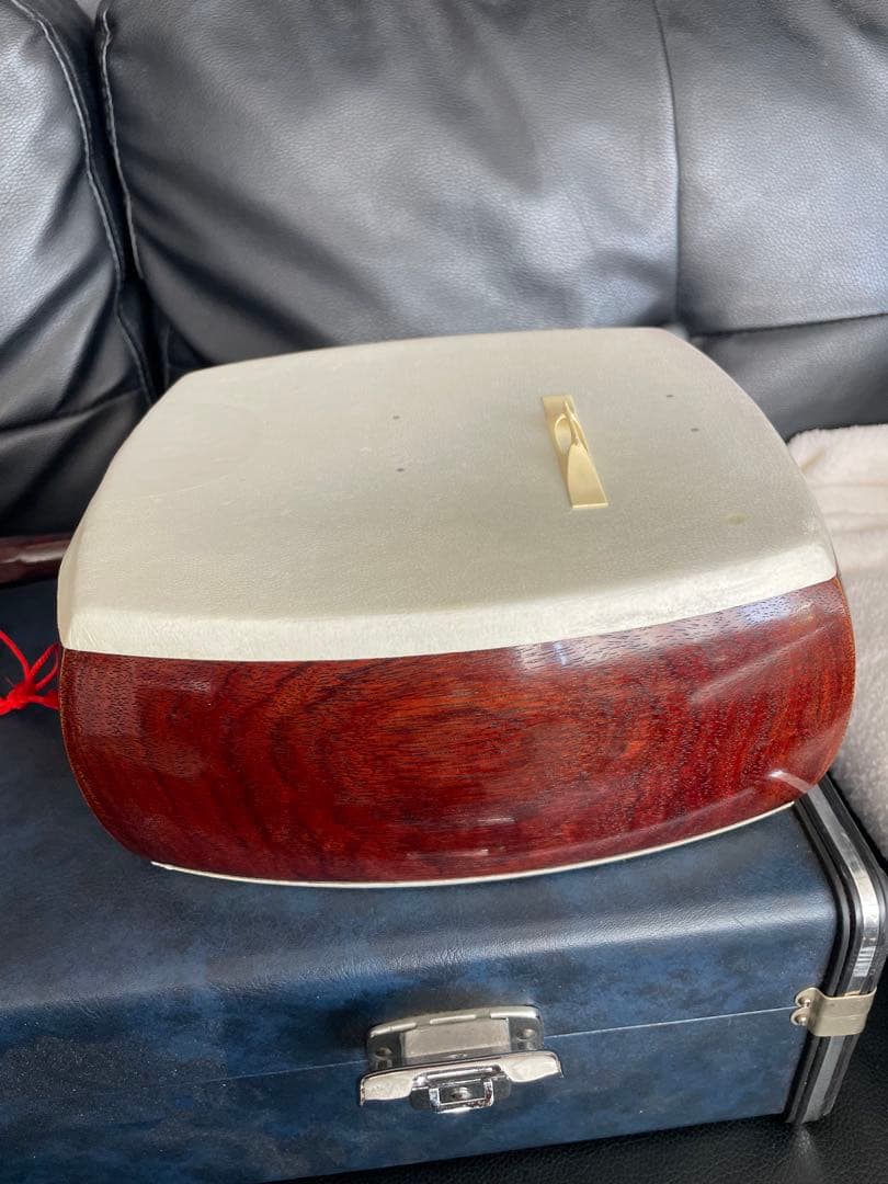 三味線 紅木 二本溝 子持綾杉胴　糸巻天然素材　皮破れなし