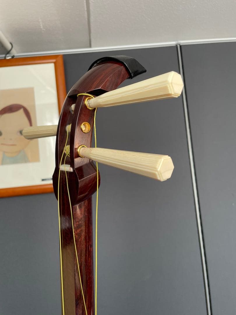 三味線 紅木 二本溝 子持綾杉胴　糸巻天然素材　皮破れなし