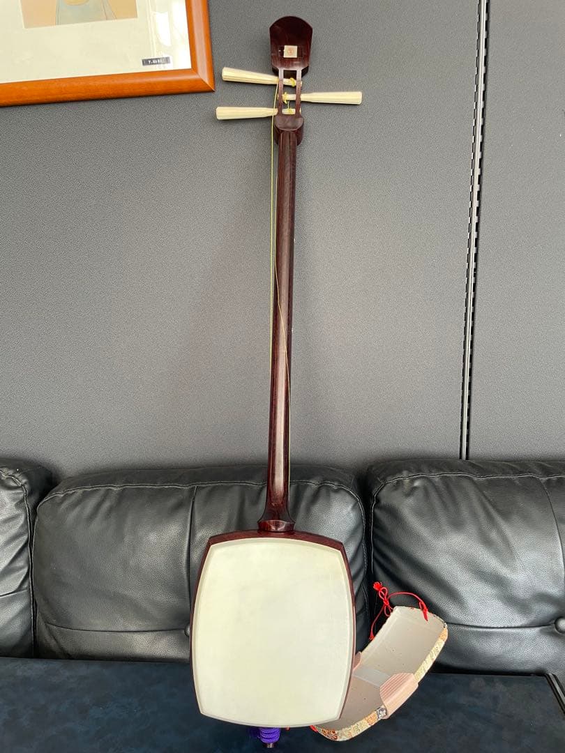 三味線 紅木 二本溝 子持綾杉胴　糸巻天然素材　皮破れなし