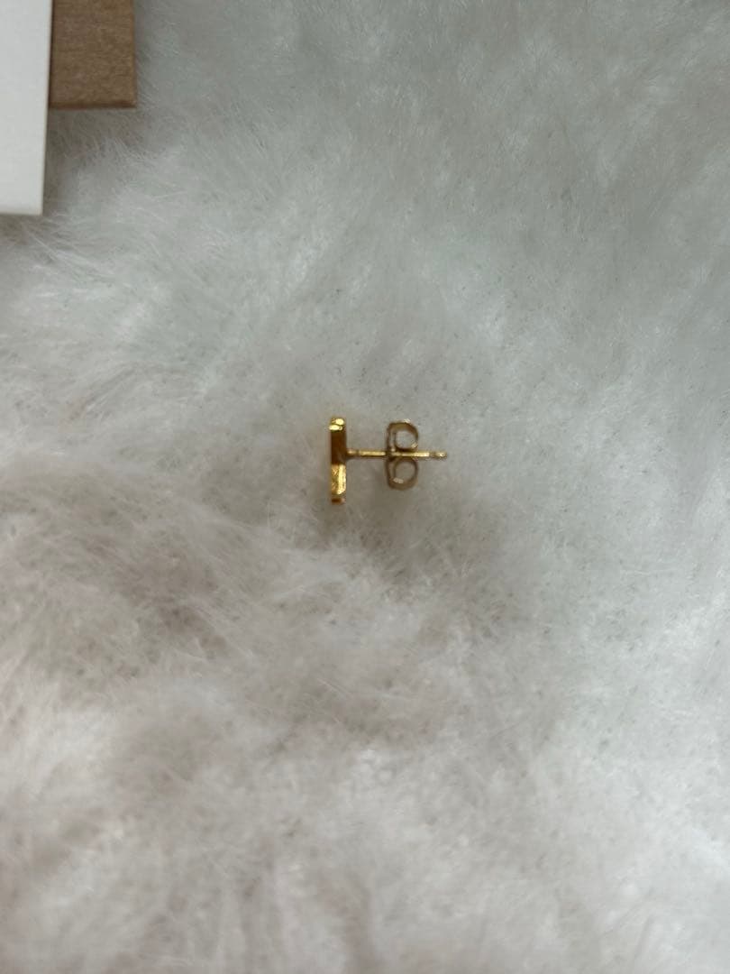 【AMI PARIS】 ハート型ゴールドピアス 片耳用