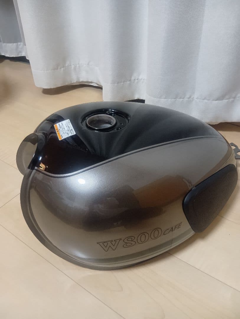 カワサキ w800 純正　ガソリンタンク　美品　サビなし
