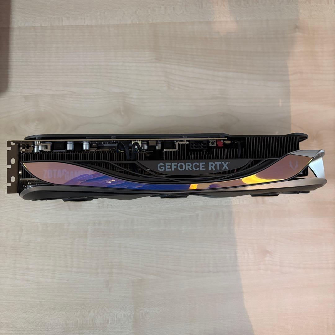 ZOTAC RTX 4090 AMP EXTREME AIROサポートステイ付き