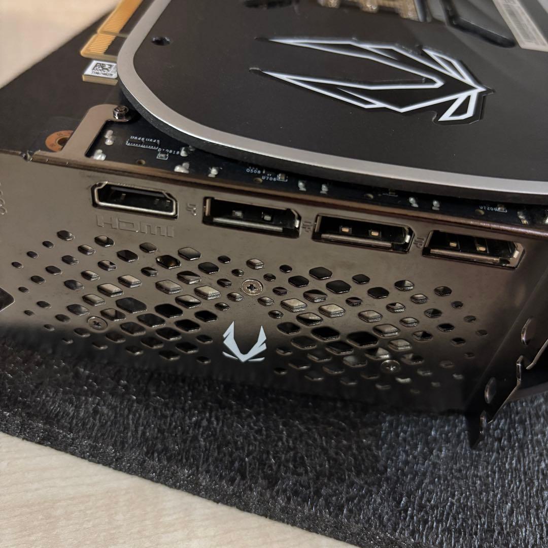 ZOTAC RTX 4090 AMP EXTREME AIROサポートステイ付き