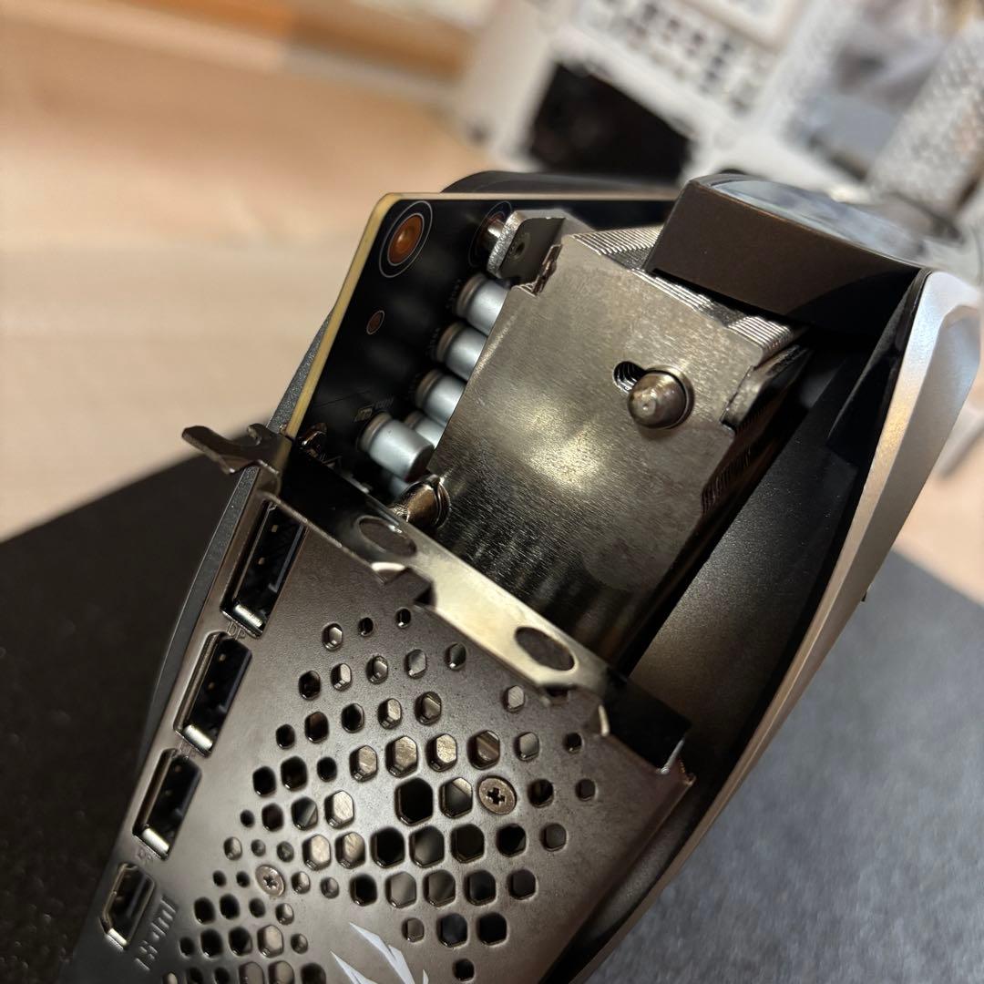 ZOTAC RTX 4090 AMP EXTREME AIROサポートステイ付き