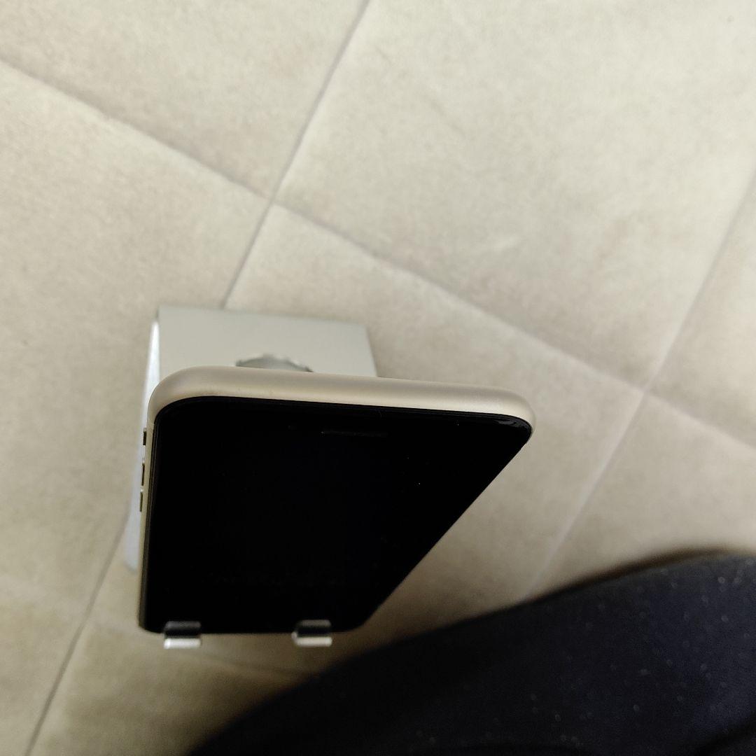 ★美品iOS16.6　Apple iPhone SE3 64GB ホワイト