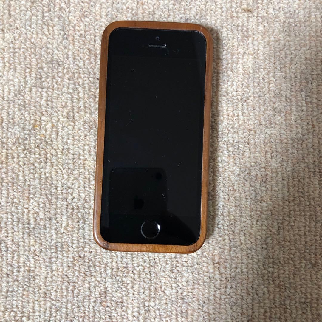 iPhone SE ウッドケース付き