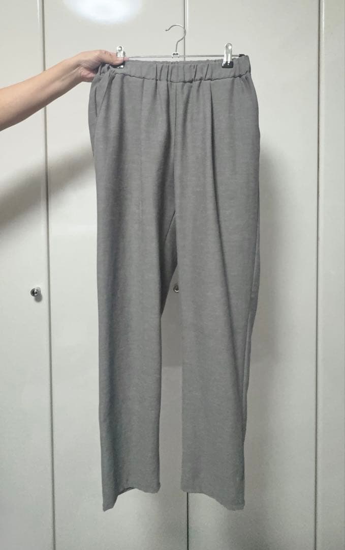 OUR／涼しくはけるテーパードパンツ ライトグレー