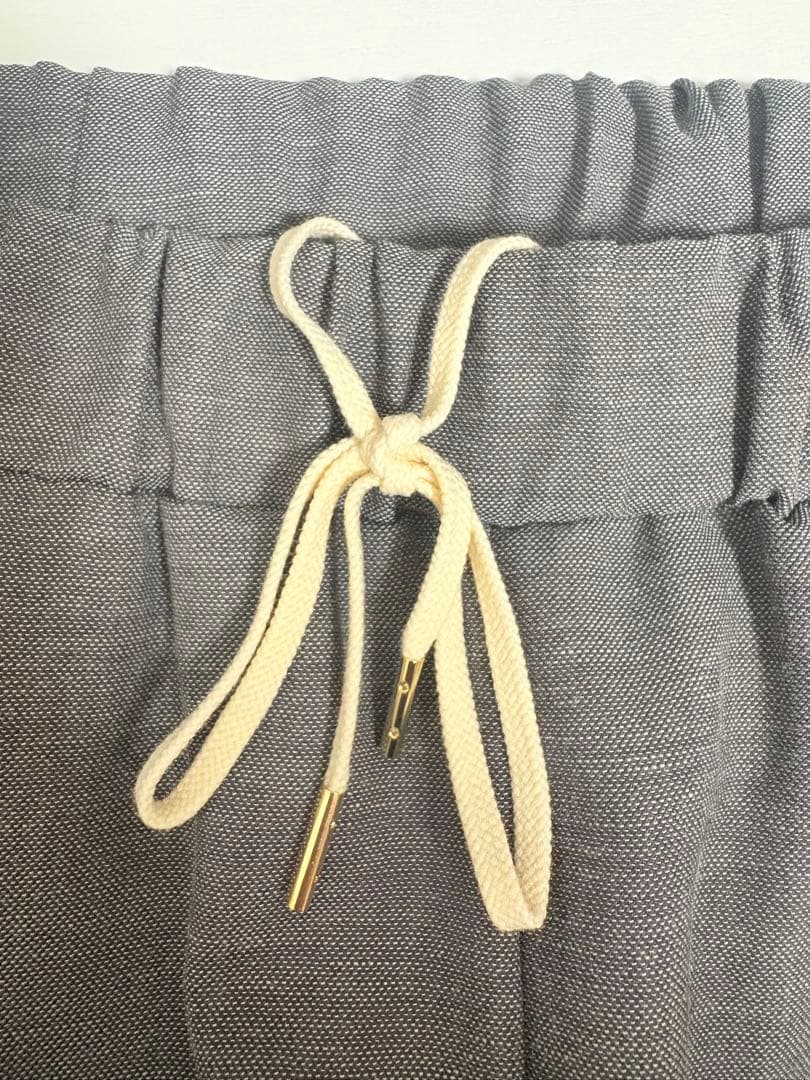 OUR／涼しくはけるテーパードパンツ ライトグレー