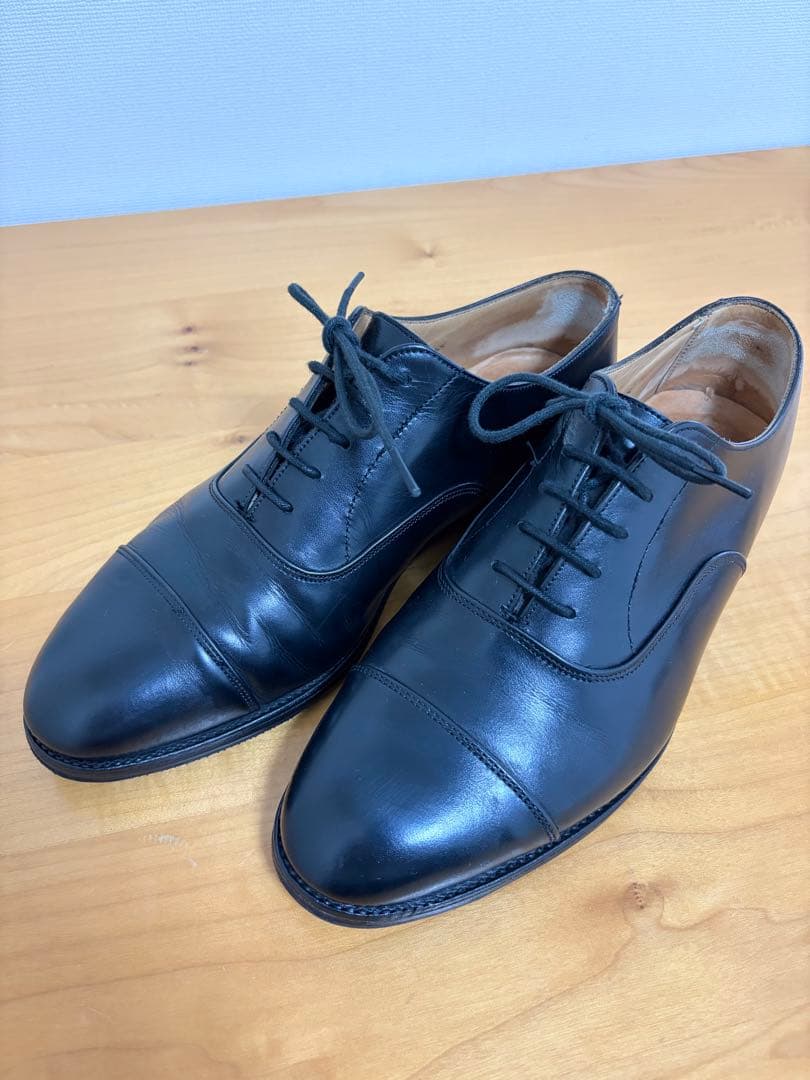 Tricker's ブラック ドレスシューズ