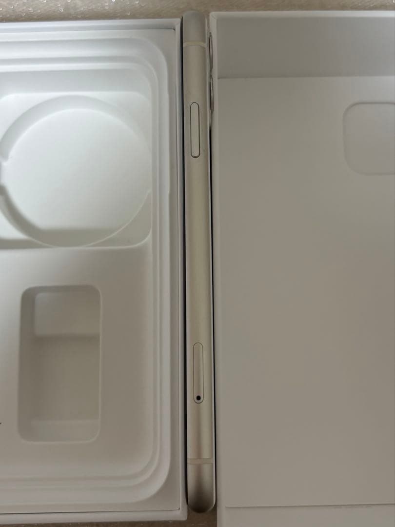 iPhone 11 128GB ホワイト 本体