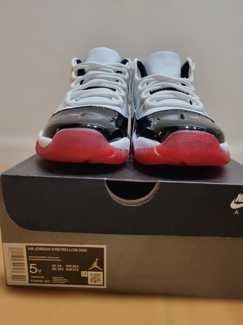 AirJordan11 Retro Low GSホワイト/ブラック/レッド