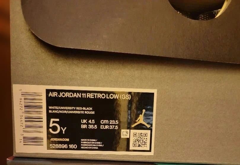 AirJordan11 Retro Low GSホワイト/ブラック/レッド