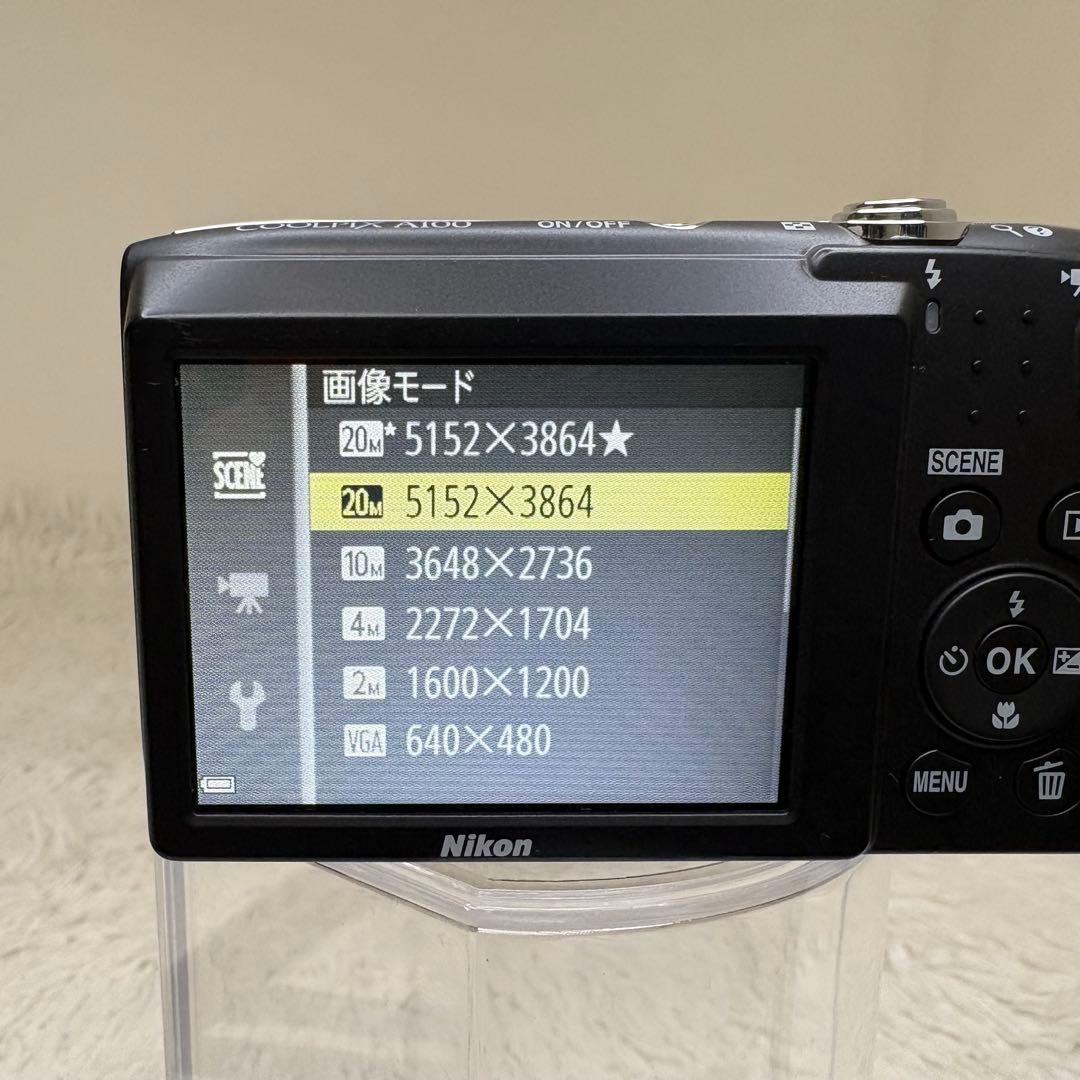 美品　Nikon カメラ　COOLPIX A100 充電器　シルバー　コンデジ