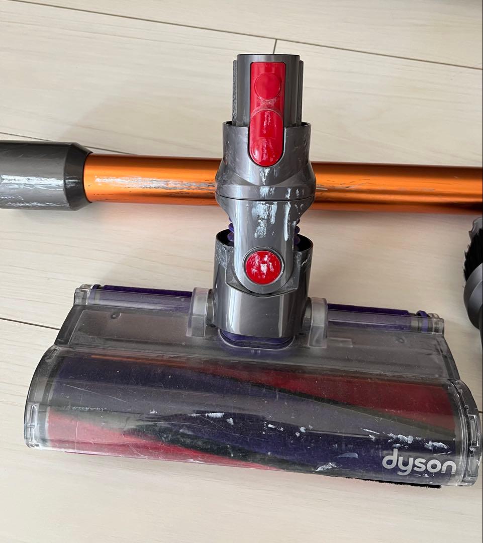 ダイソン　Dyson cyclone v10 fluffy