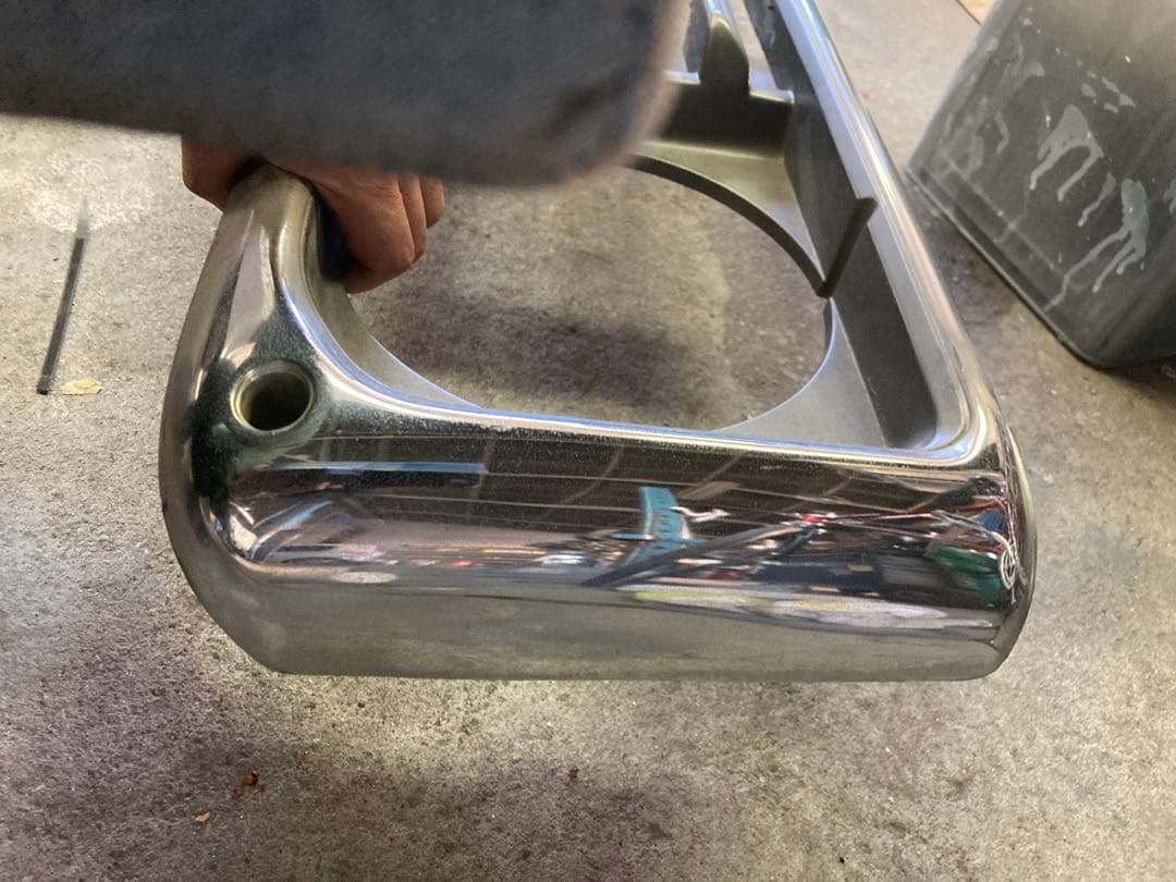 トヨタ　ランドクルーザー70純正グリル中期