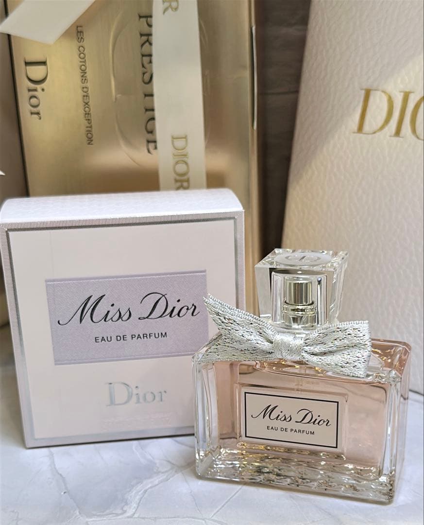 Dior メゾン特別セット ハンド＆ボディローション 香水 リップ コットン 袋