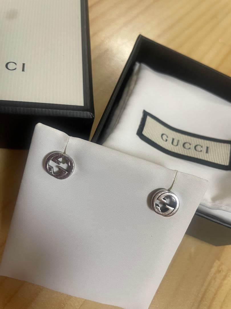GUCCIのダブルGロゴピアス両耳