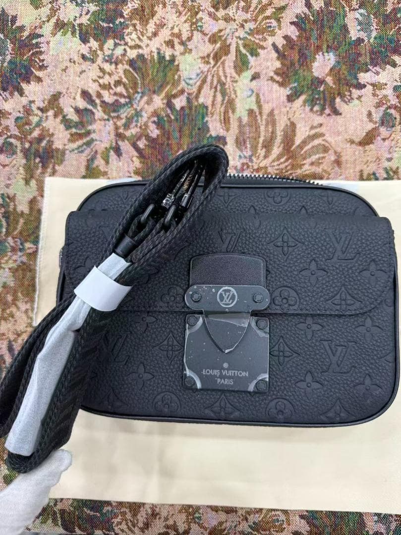 m58489 黒のショルダー、24時間以内発送