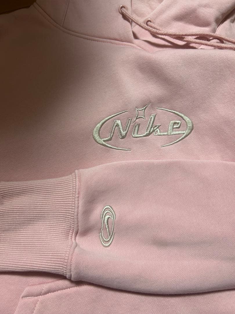 NIKE ピンクパーカー　ウィメンズ／メンズ