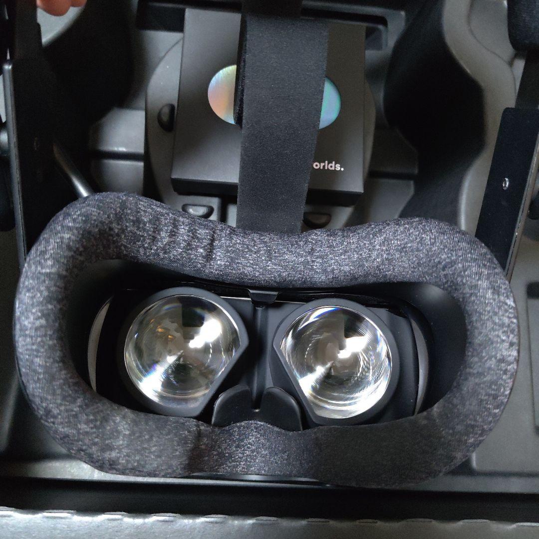 Valve Index ヘッドセットとコントローラー