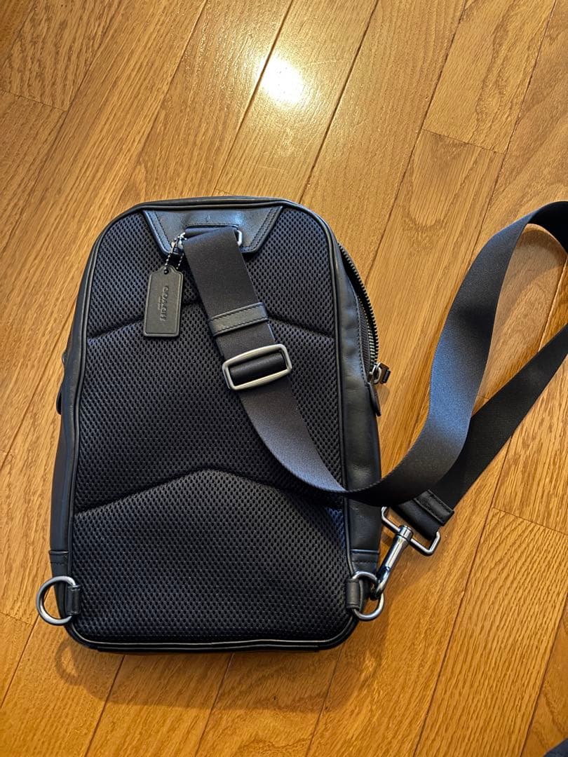COACH ブラックレザーショルダーバッグ