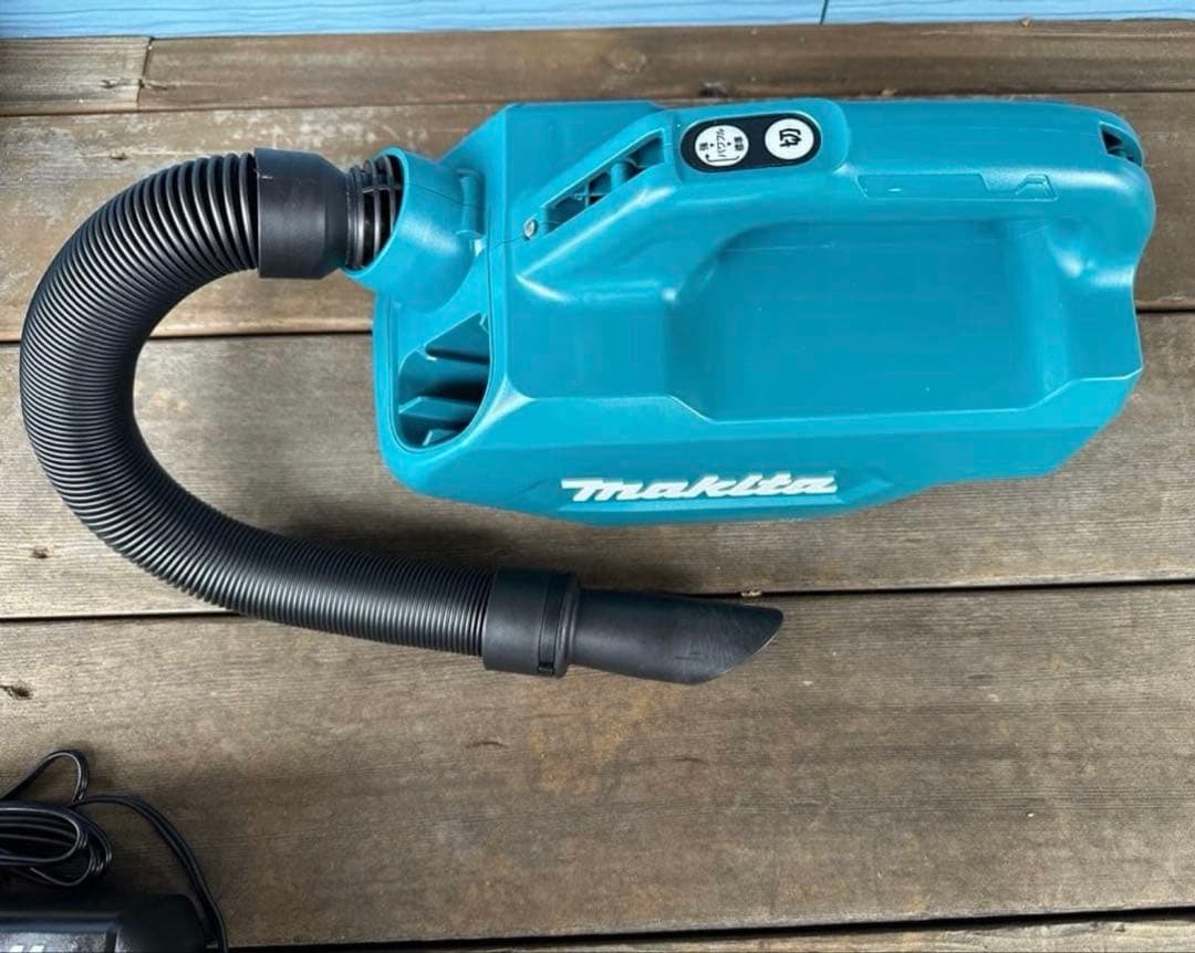 Makita 充電式クリーナー（バッテリー、充電器付、ソフトバッグ付き）