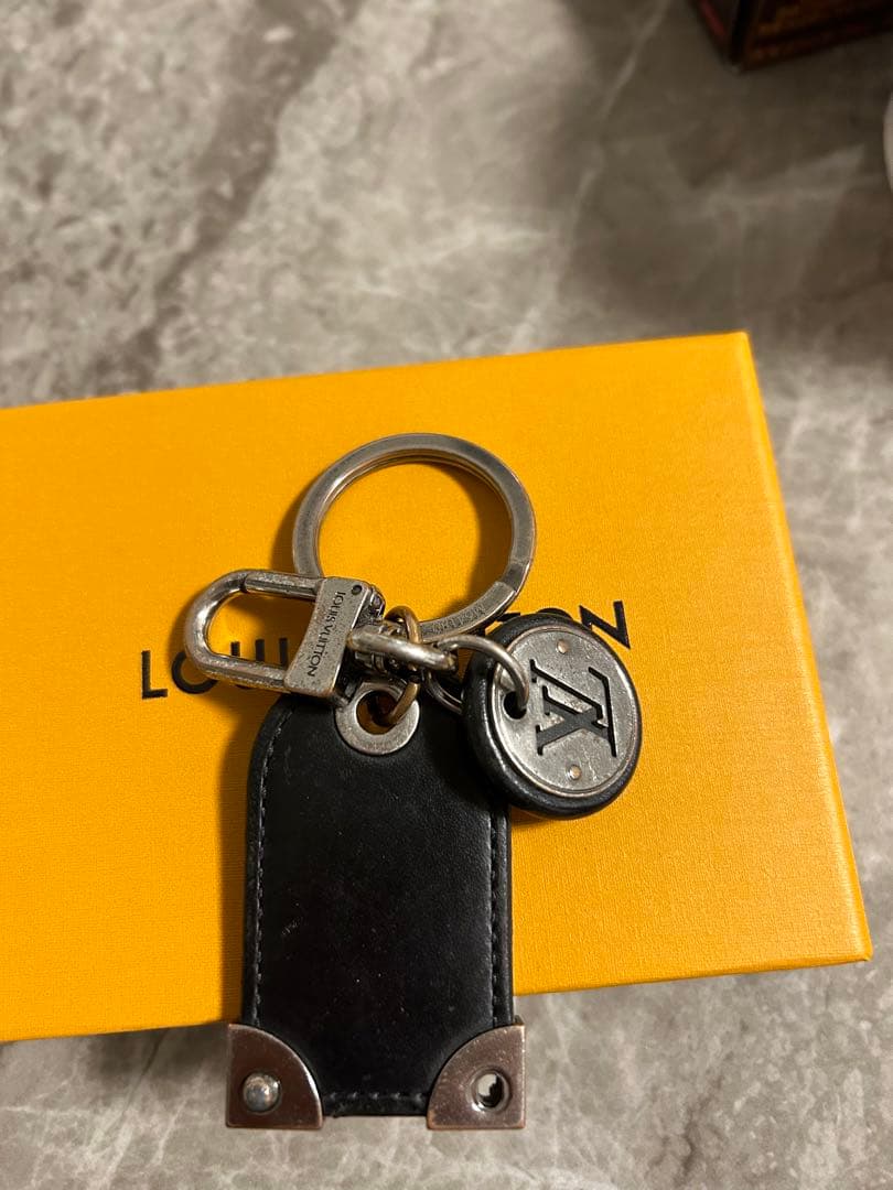 Louis Vuitton レザーキーホルダー ブラック