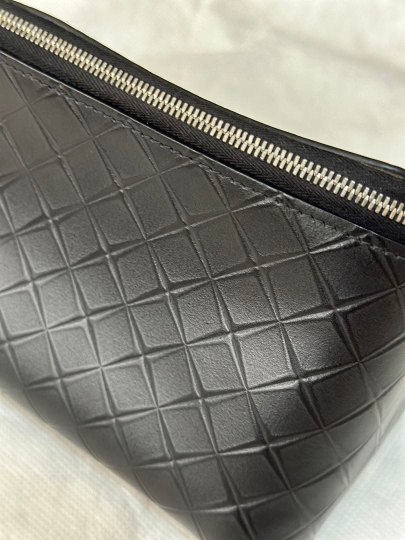 【極美品】ボッテガヴェネタ　クラッチバッグ　三角ポーチ