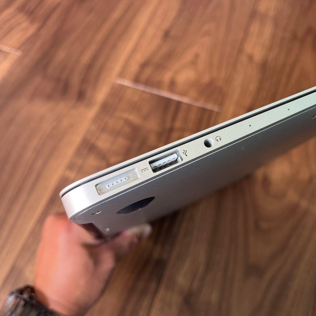 MacBook本体 MacBookAir (13-inch, Early 2014)