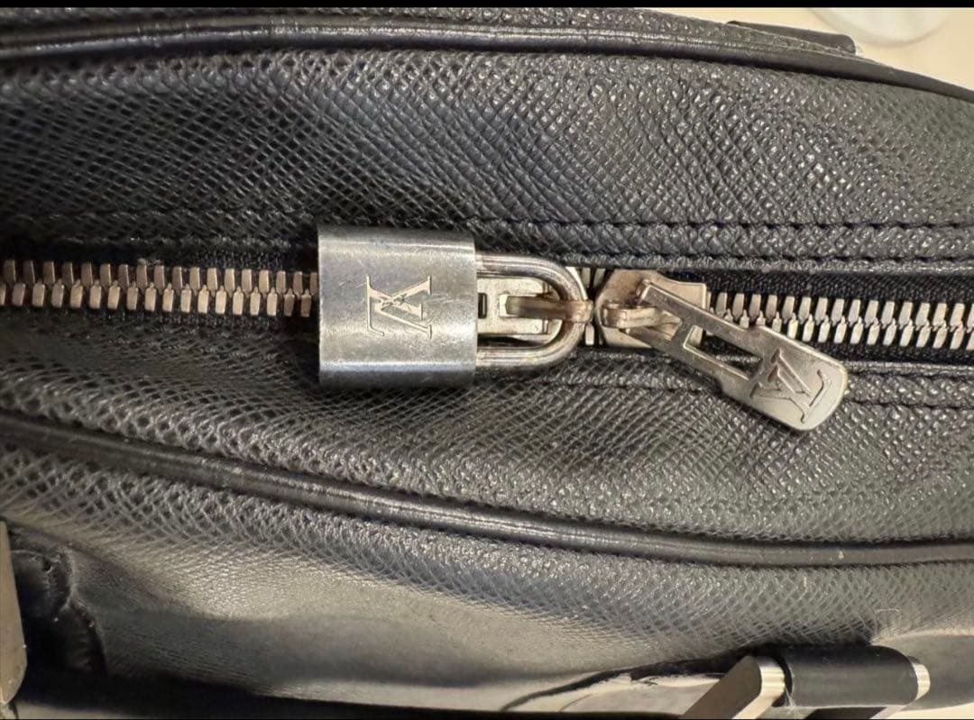 LUIS VUITTON タイガ　ケンダルPM