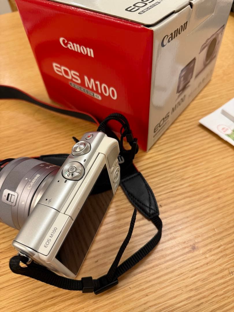 Canon EOS M100 シルバー 15-45mm