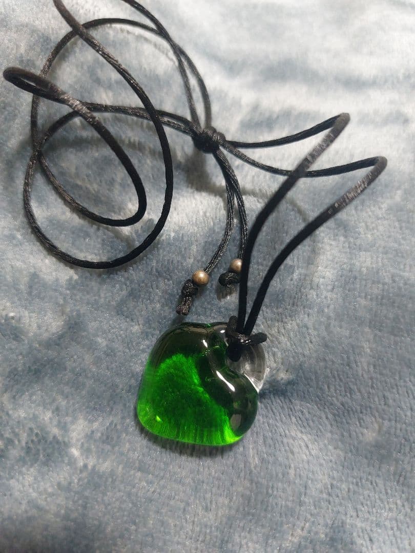 ハート型ガラスネックレス yurika akutsu
