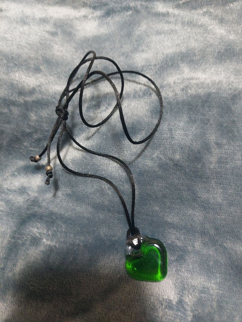 ハート型ガラスネックレス yurika akutsu