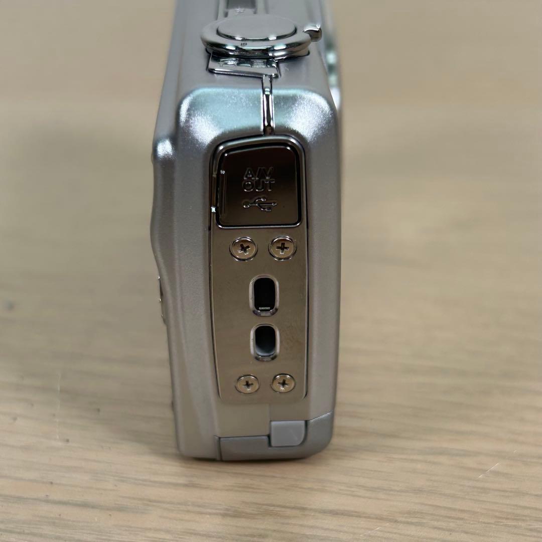 【美品】FUJIFILM FINEPIX F100fd デジカメ B225