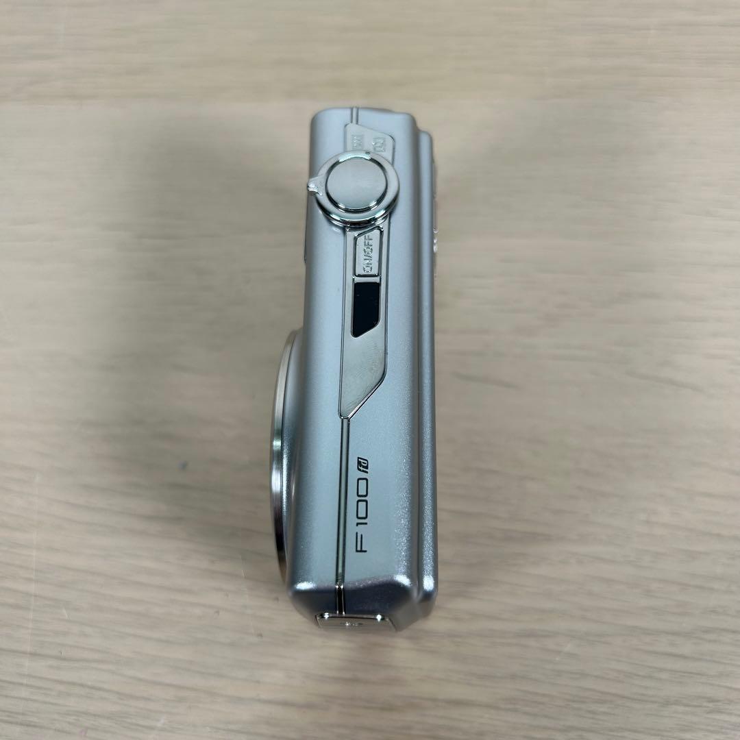 【美品】FUJIFILM FINEPIX F100fd デジカメ B225