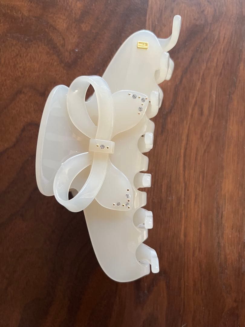 アレクサンドルドゥパリ♡2024未使用リボン付き乳白色ヘアクリップ