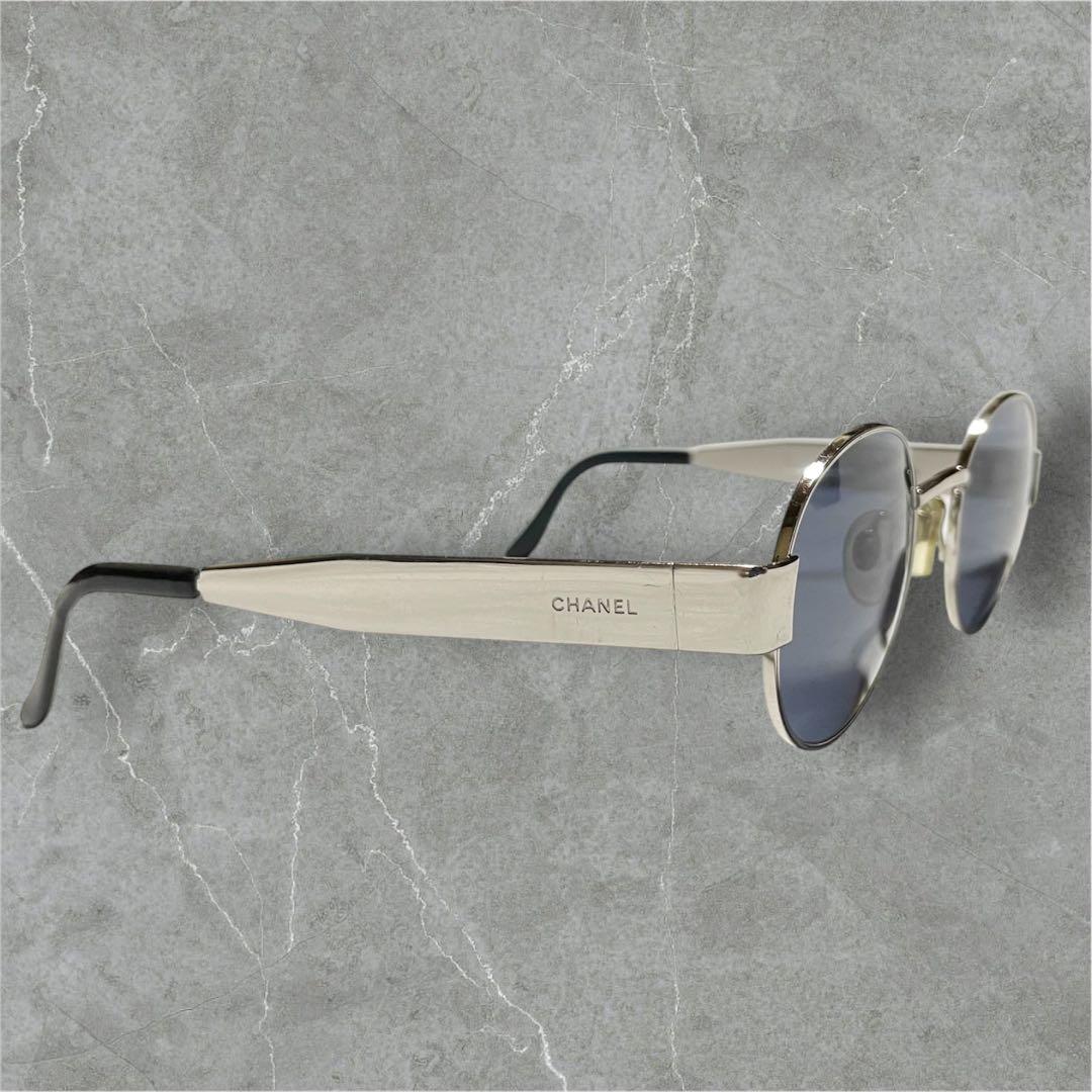 CHANEL サングラス オーバル型 ロゴ入り シルバーフレーム