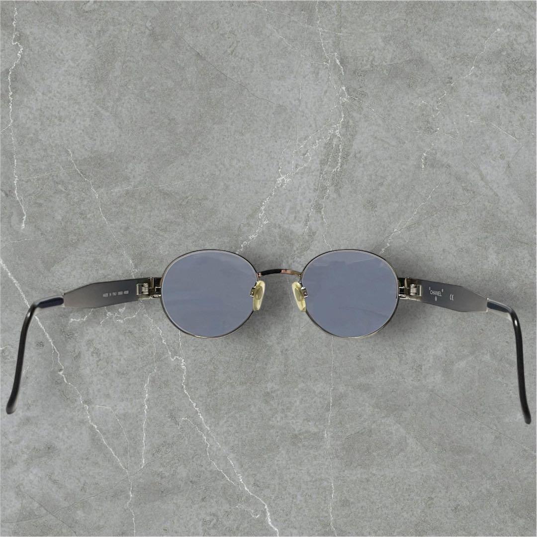 CHANEL サングラス オーバル型 ロゴ入り シルバーフレーム