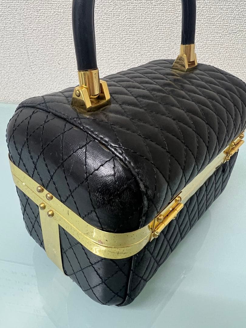 黒いキルティングパーティーバッグ