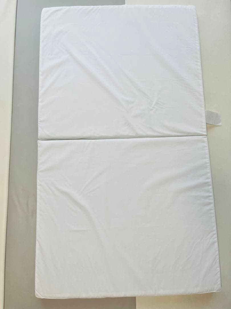 カトージ　ベビーベッド／敷布団2枚付き