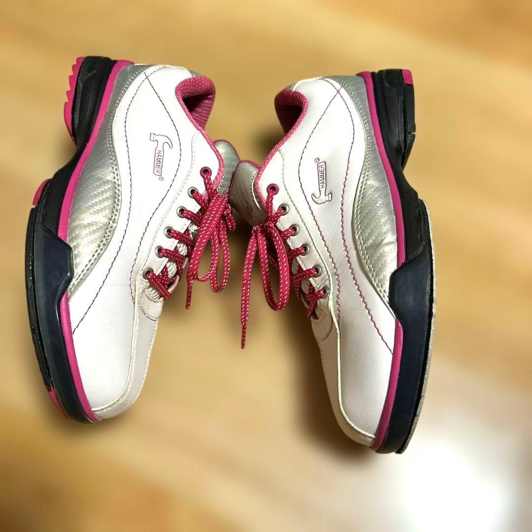 ハンマー社のボウリングシューズ ホワイト/ピンク